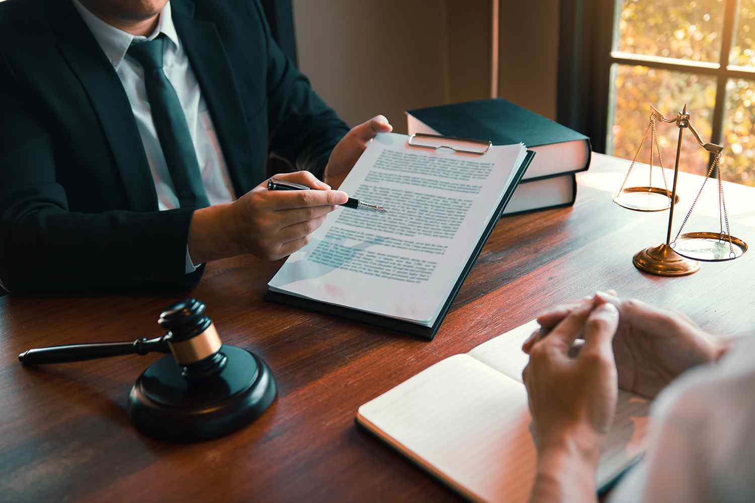 man-judge-is-currently-advising-clients-on-their-r-QEU9KFR (1) - CWS ISRAEL - Contingent Workforce Management Agent of Record Services Israel